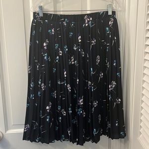 Pleated floral skirt-never been worn